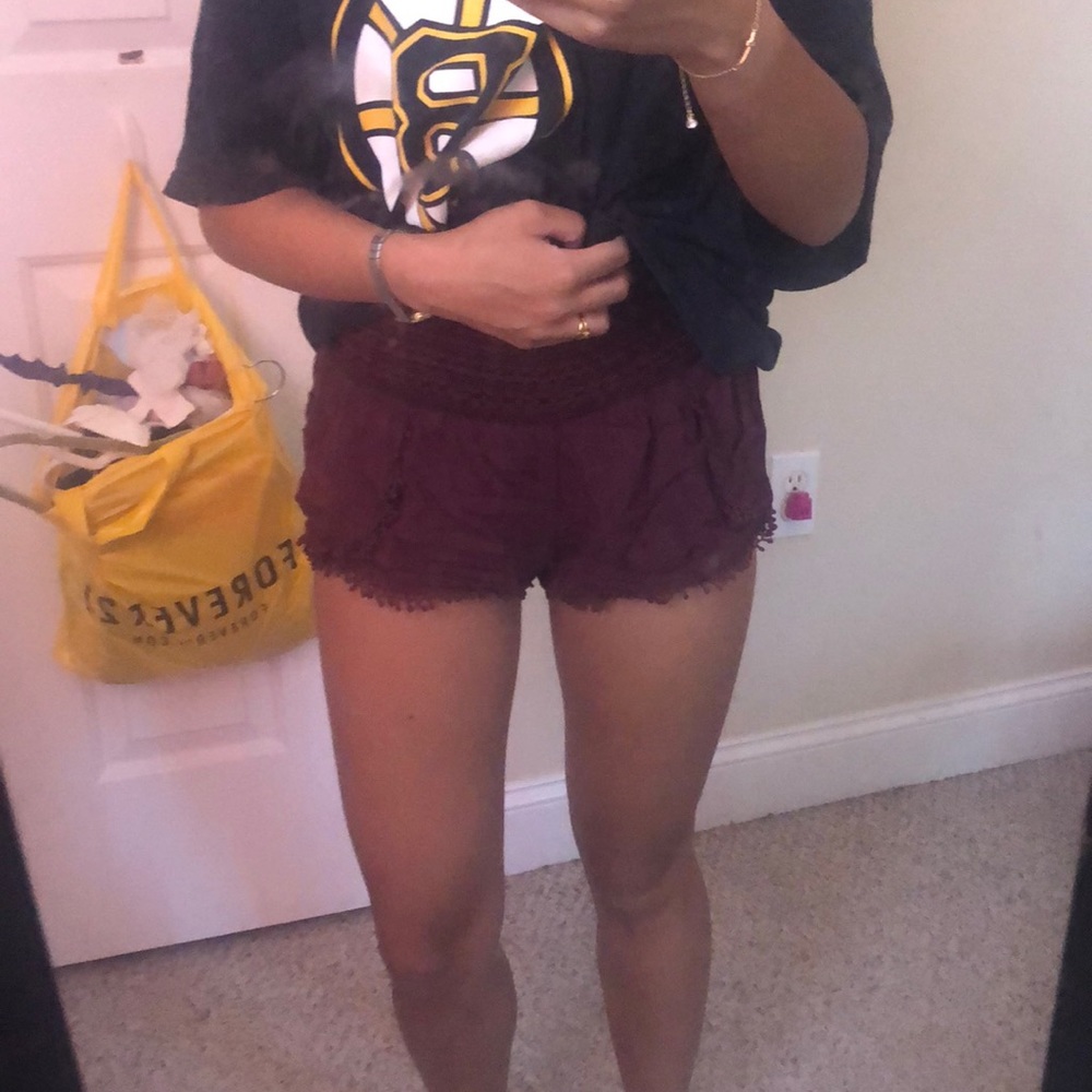 Cute shirt flowy marroon shorts